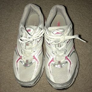Women’s Avia shoes